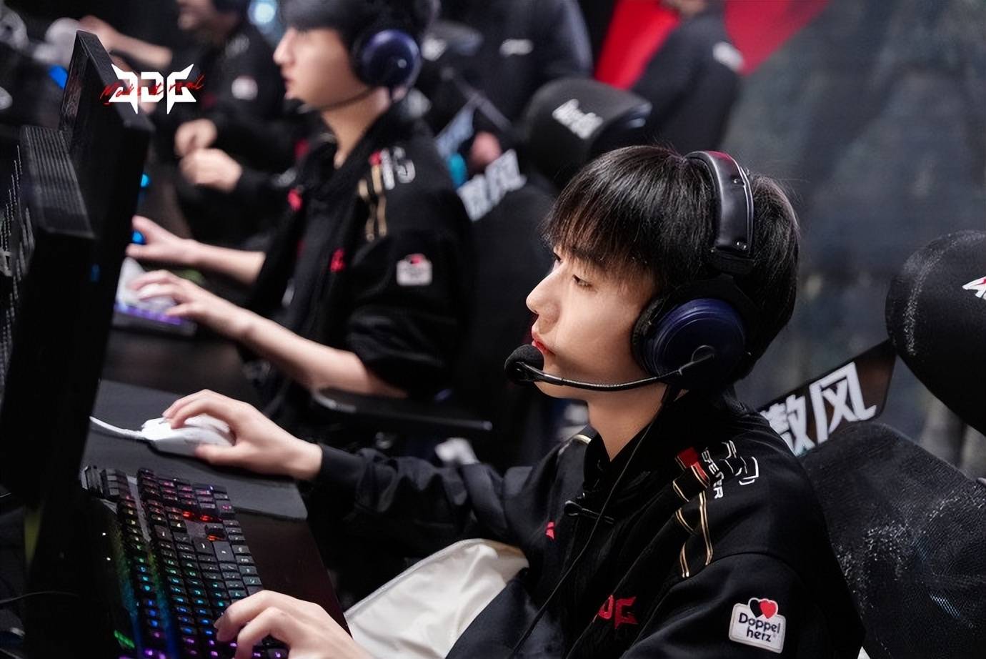 开云官网首页-Scout重返赛场，最后时刻胜出首场状态出色，加拿大队观众沸腾！上演精彩一战(真实电竞再发文评scout事件)