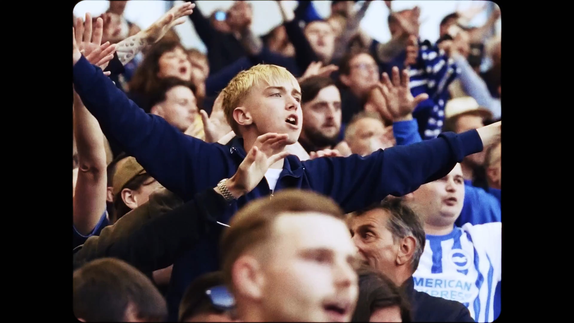 开云- 布莱顿训练开放日，赛前回应争议引欢呼，法甲在即，纪律约束更严格